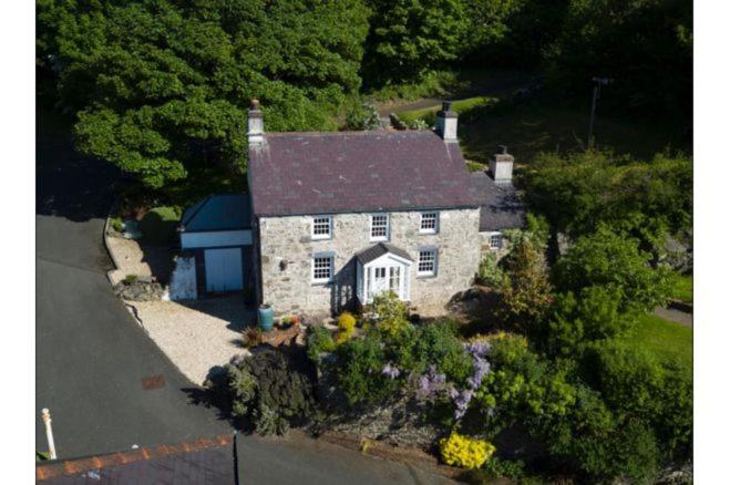 Coed Y Berclas Cottage, Private Orchard With Stunning Views Llandegfan Exterior photo